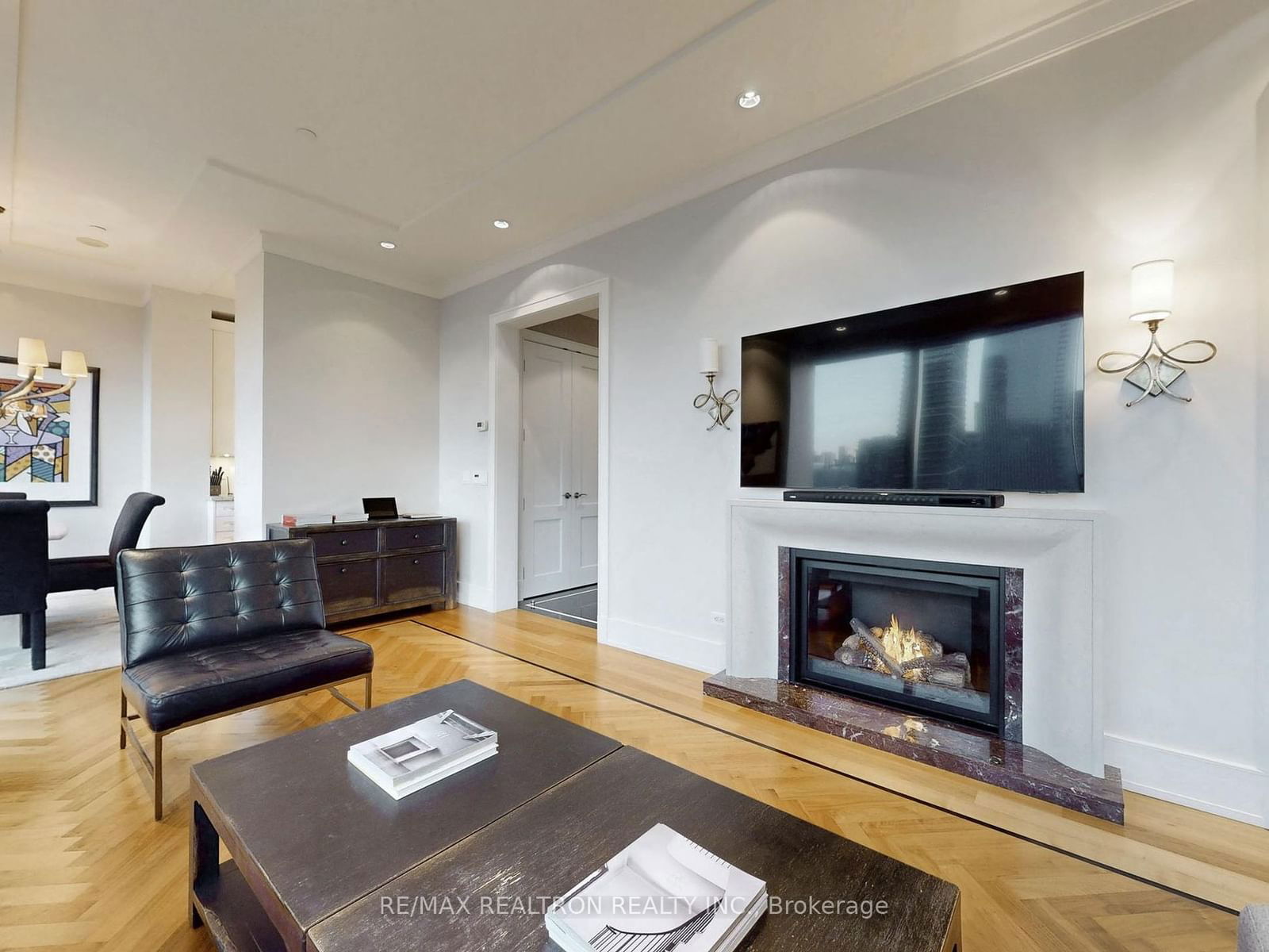 183 Wellington St W, unit 2302 for sale - image #4