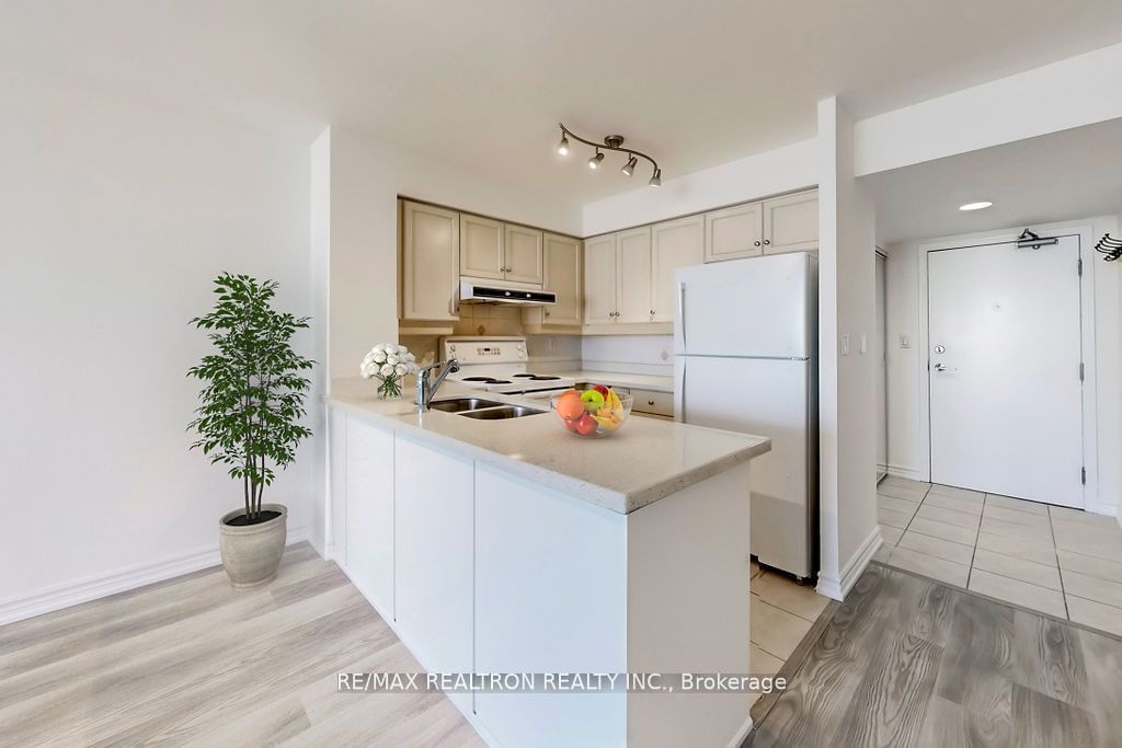 8 Rean Dr, unit 1003 for sale - image #6