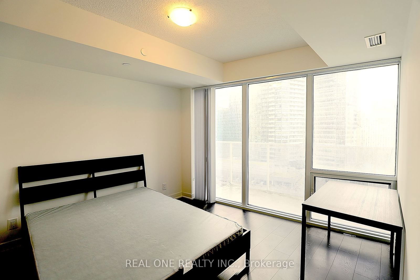 88 Harbour St, unit 2003 for rent - image #4