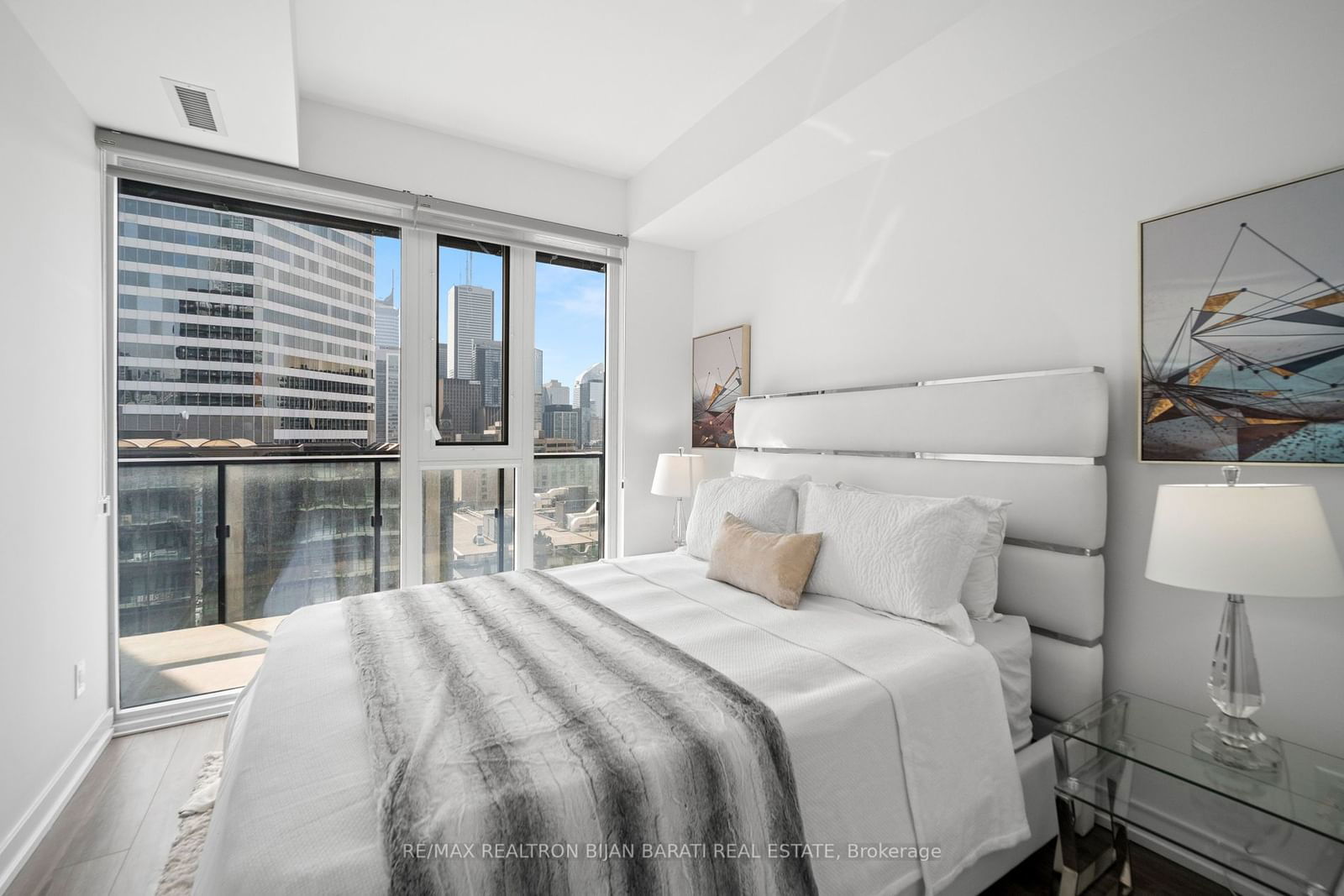 20 Edward St, unit 1608 for sale