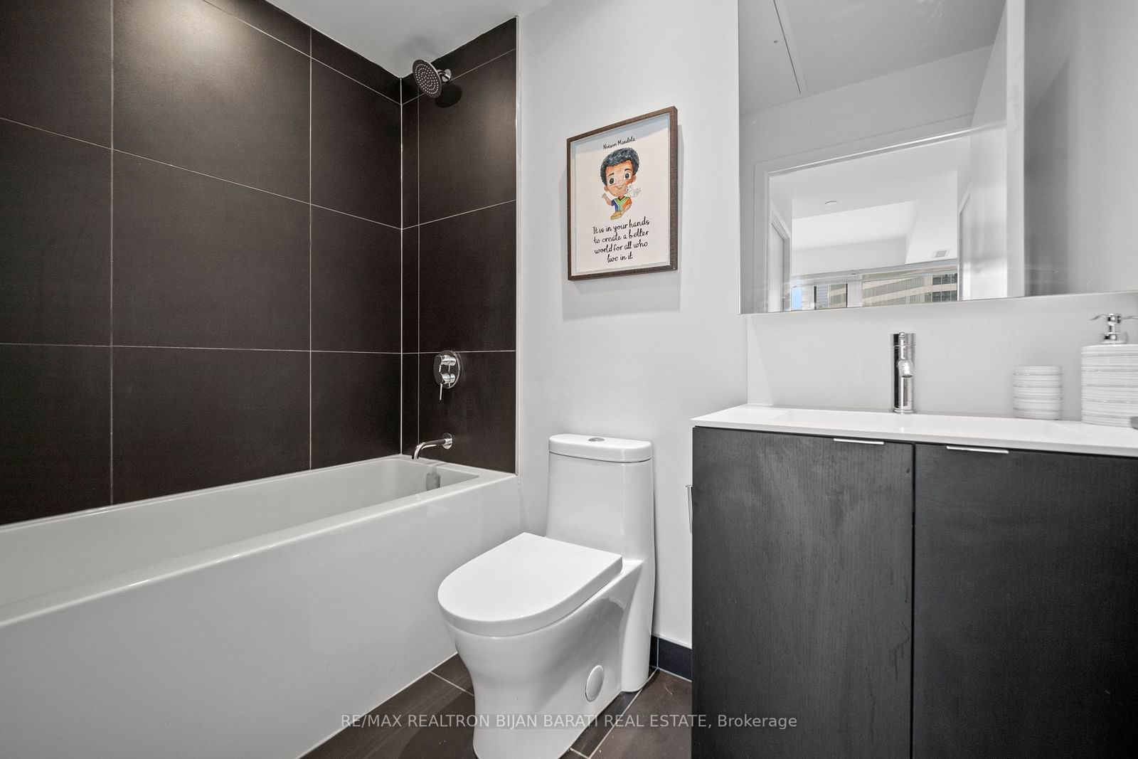 20 Edward St, unit 1608 for sale