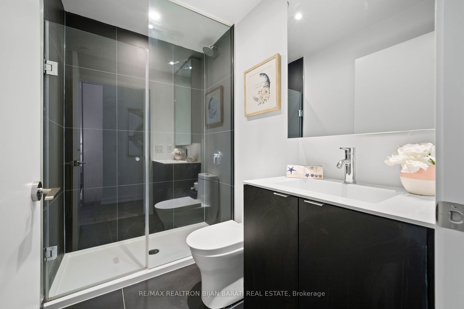 20 Edward St, unit 1608 for sale