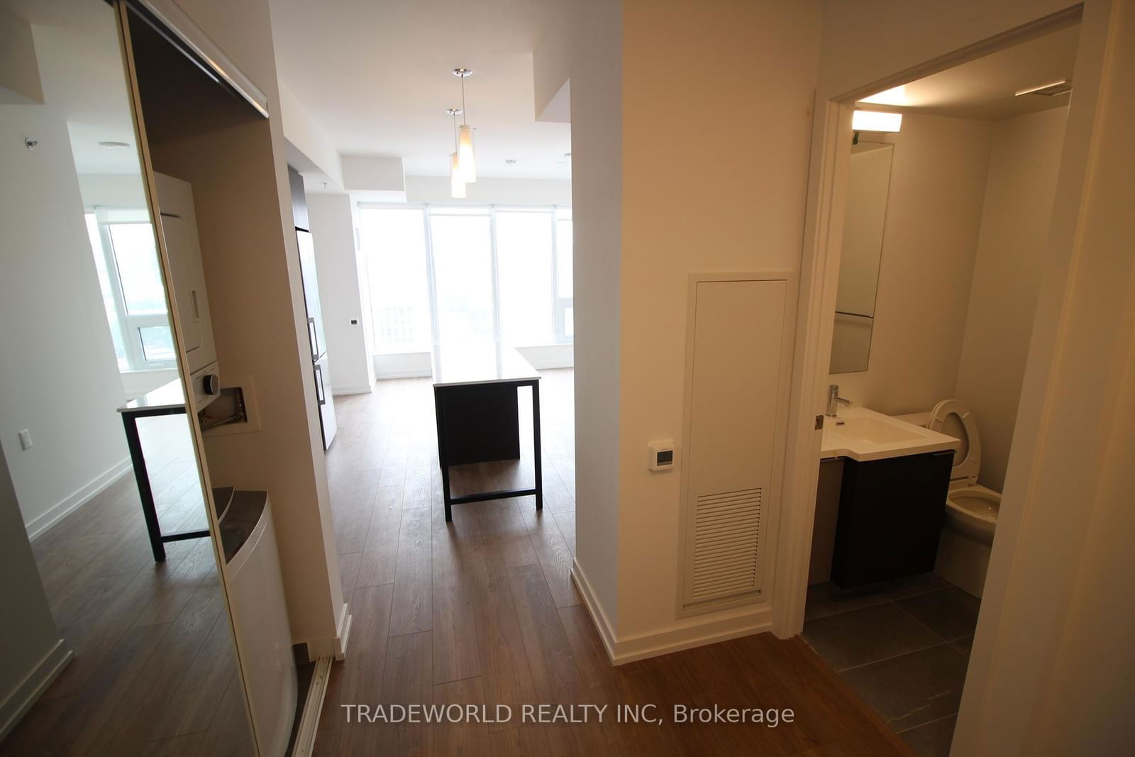 203 College St, unit 906 for rent - image #2