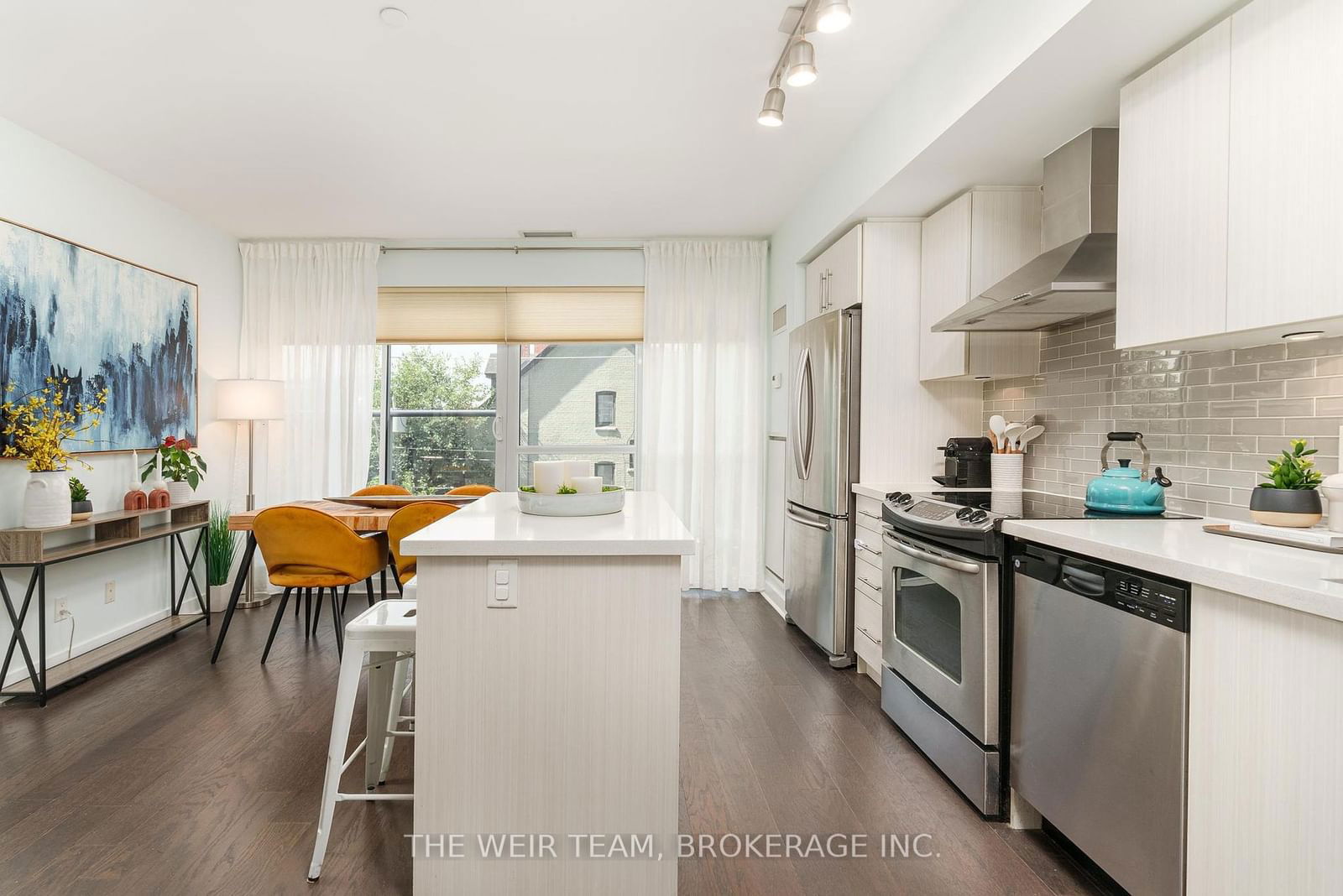 58 Orchard View Blvd, unit 203 for sale - image #3