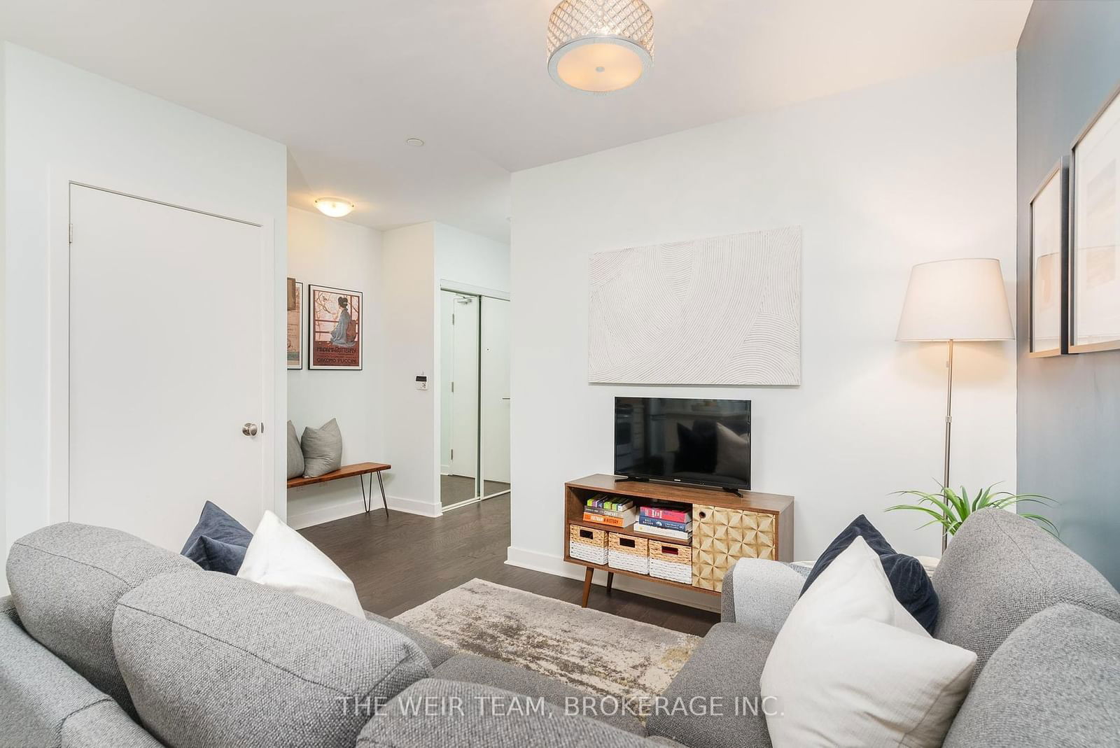 58 Orchard View Blvd, unit 203 for sale - image #5