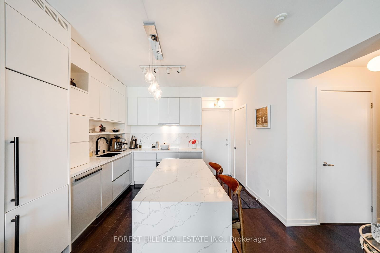 33 Lombard St, unit 2004 for sale - image #3