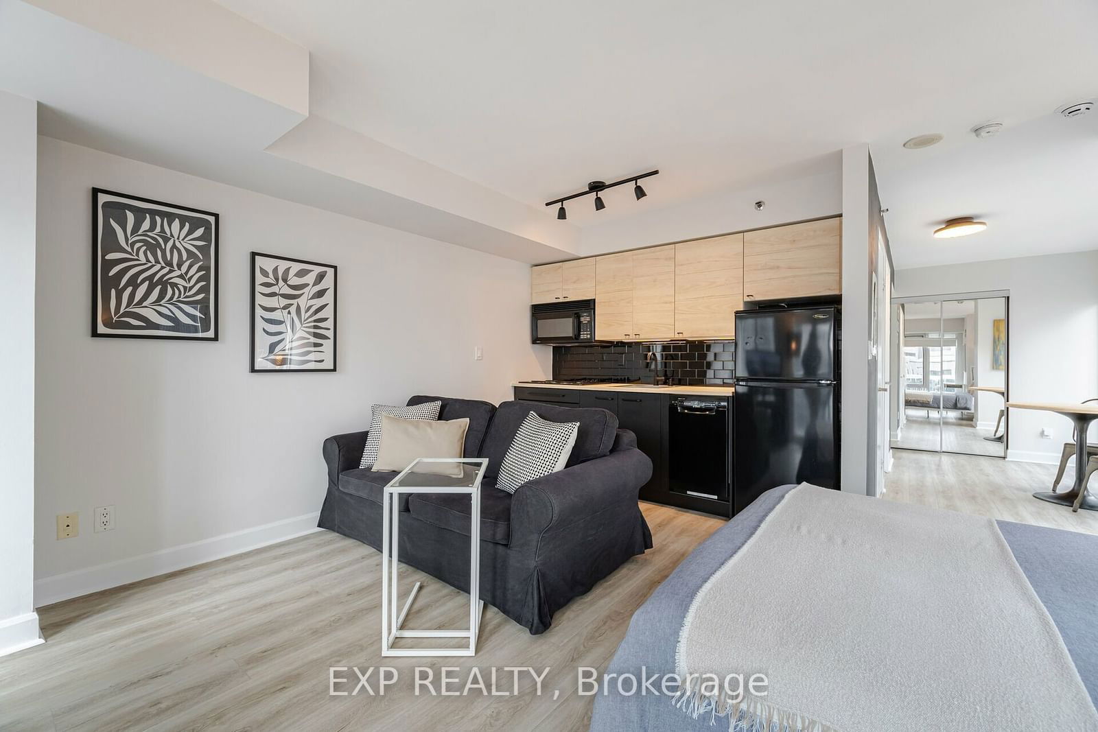 200 Victoria St, unit 1301 for sale