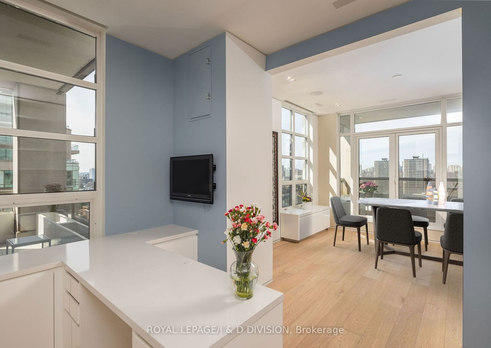 68 Yorkville Ave, unit 1602 for sale