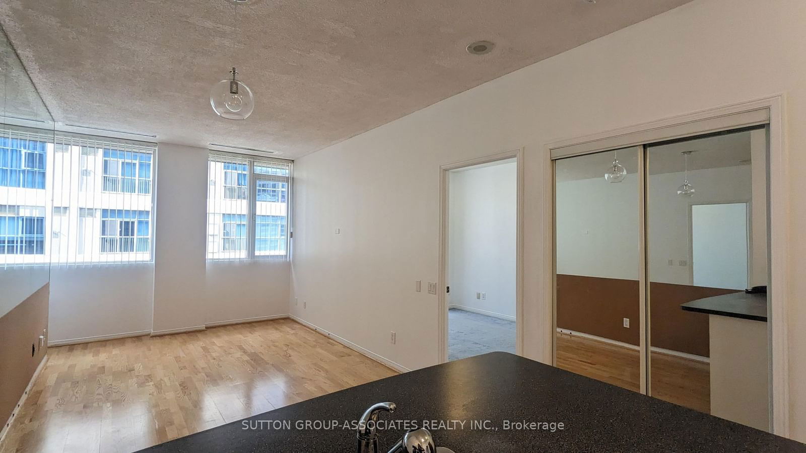 555 Yonge St, unit 406 for sale - image #3