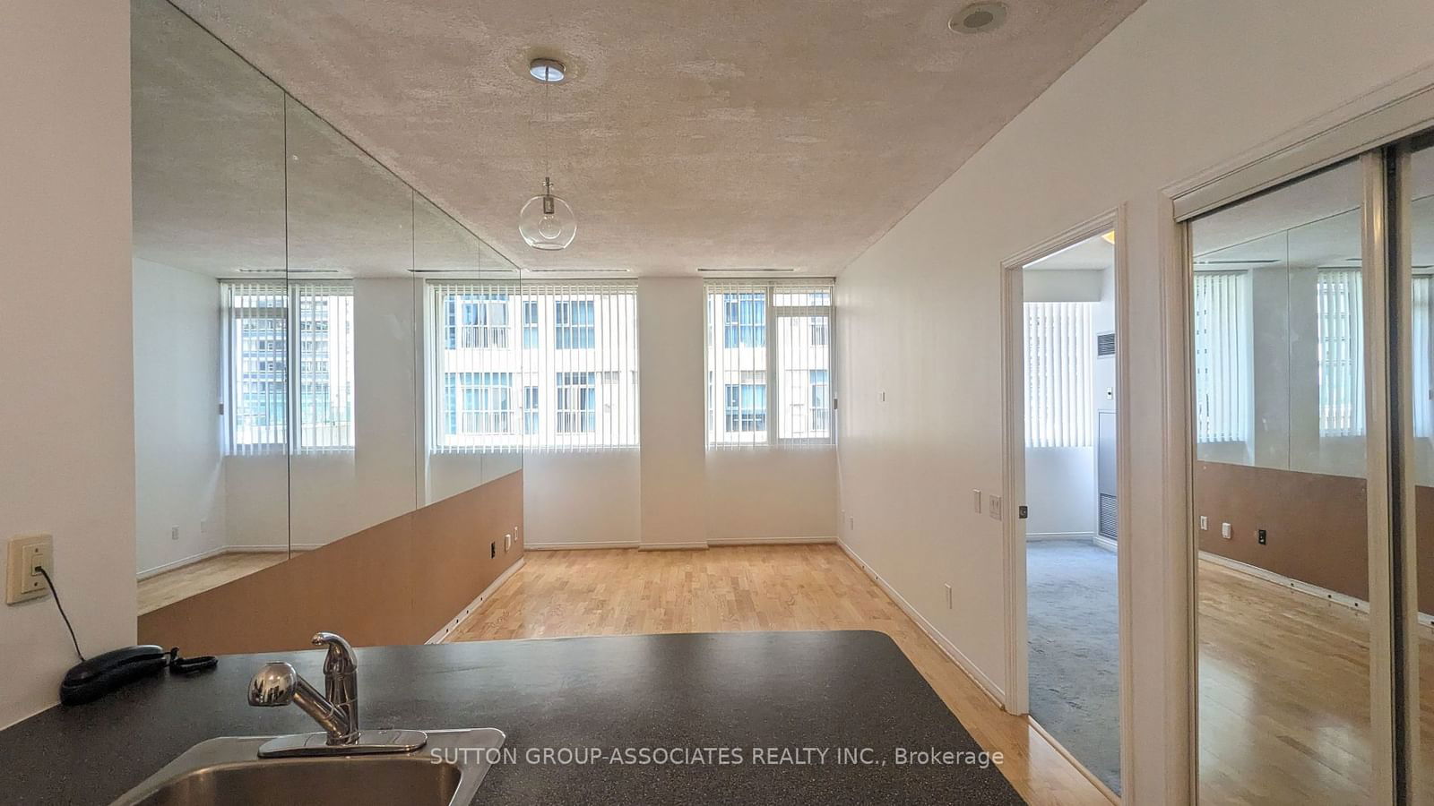 555 Yonge St, unit 406 for sale - image #4