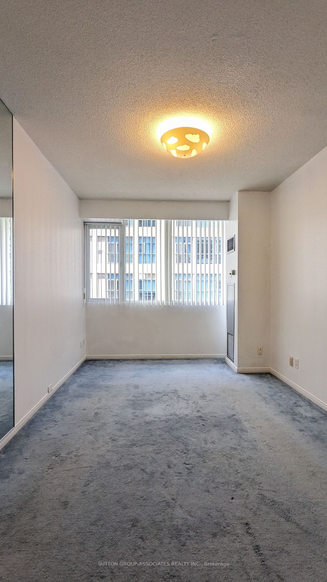 555 Yonge St, unit 406 for sale