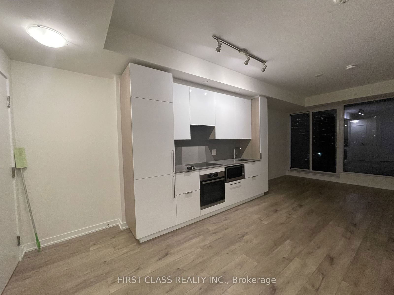 28 Freeland St, unit 1605 for rent - image #4