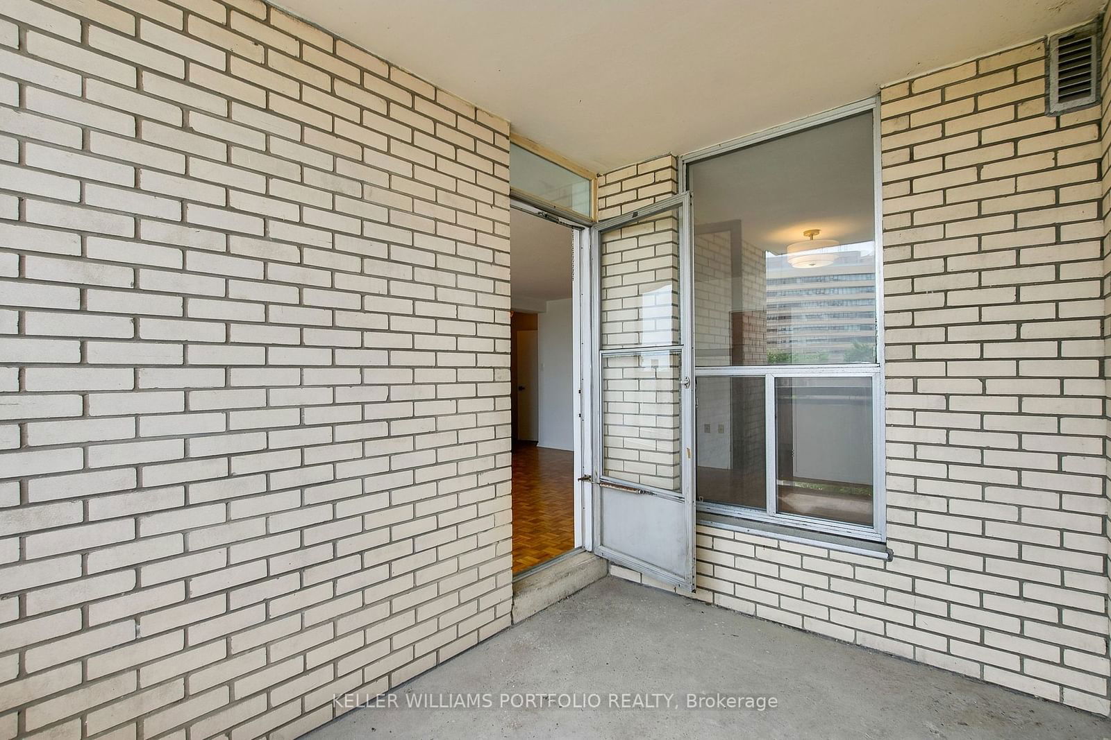 130 Neptune Dr, unit 403 for sale - image #15