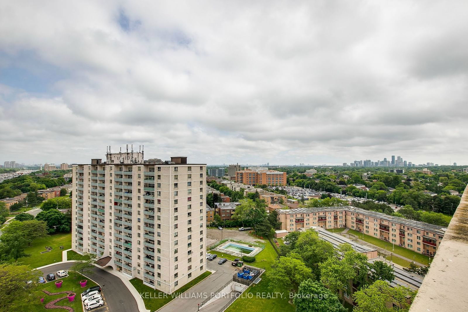 130 Neptune Dr, unit 403 for sale - image #26