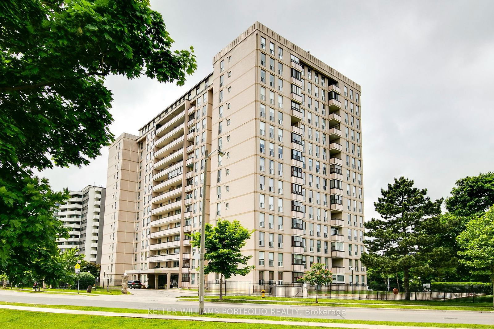 130 Neptune Dr, unit 403 for sale - image #33