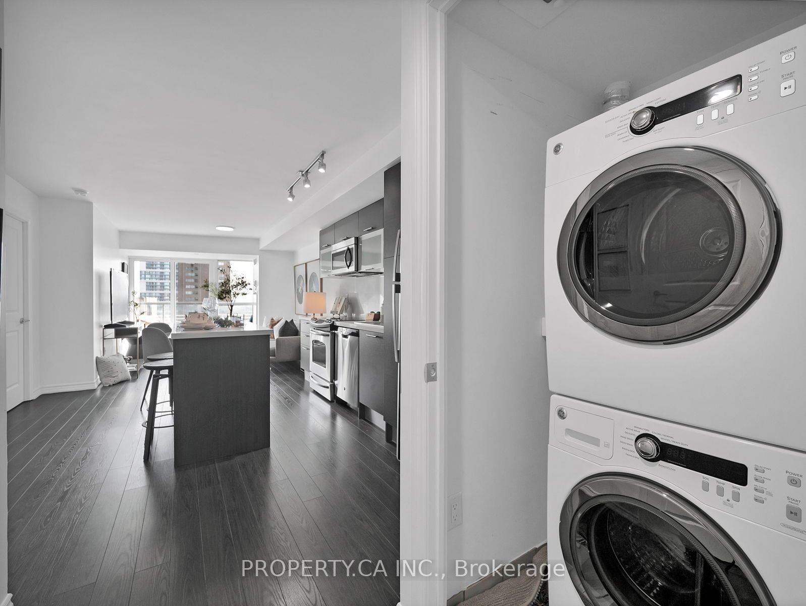 386 Yonge St, unit 2105 for sale - image #16