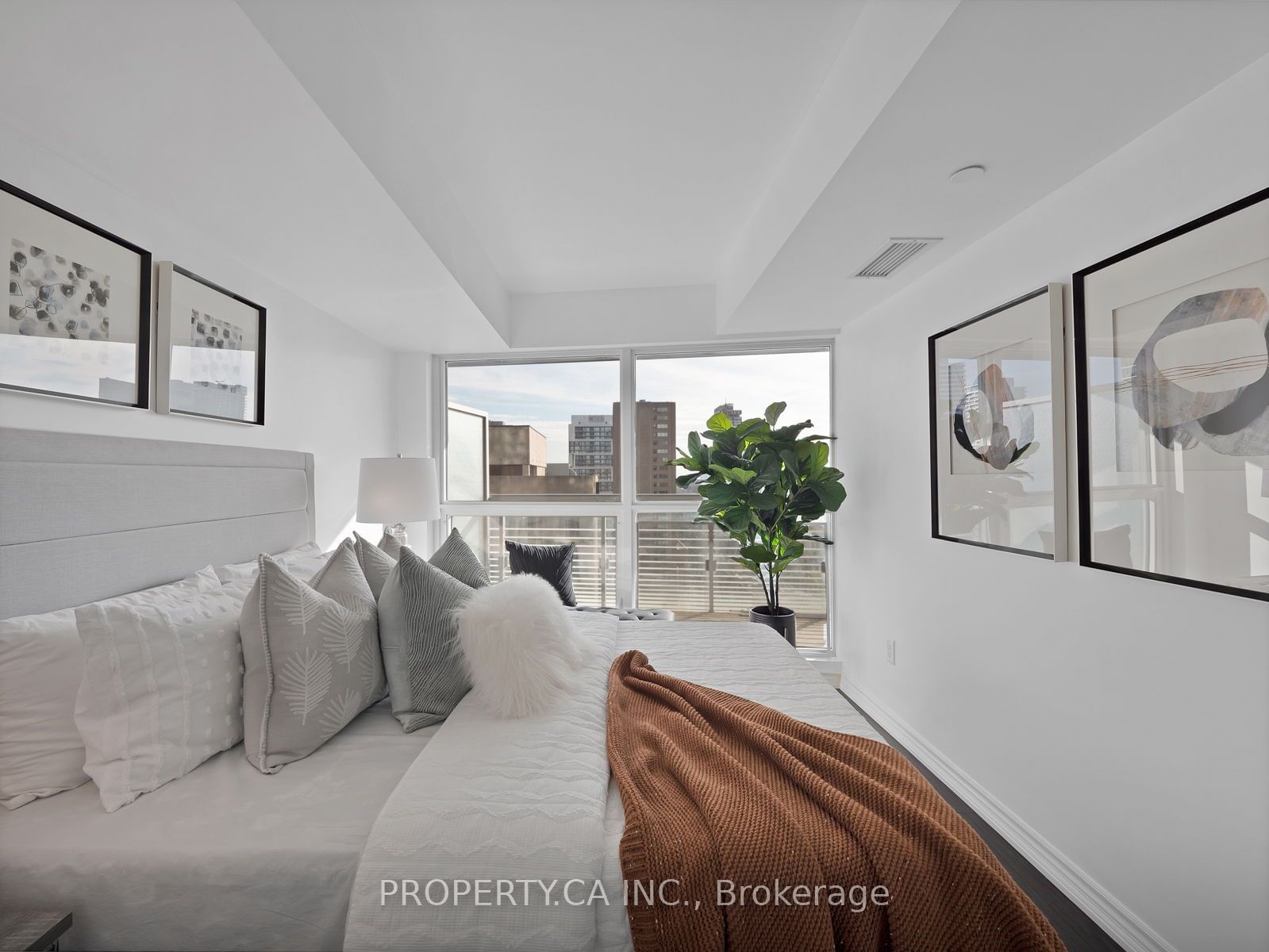 386 Yonge St, unit 2105 for sale - image #9