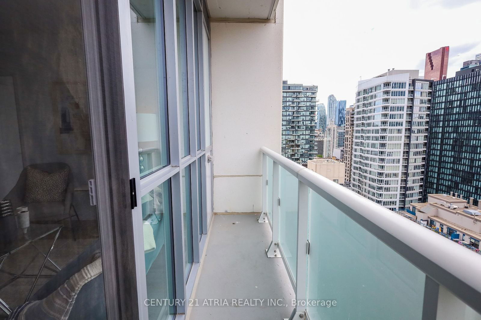 77 Mutual St, unit 2105 for rent