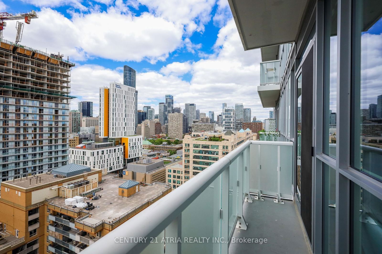 77 Mutual St, unit 2105 for rent