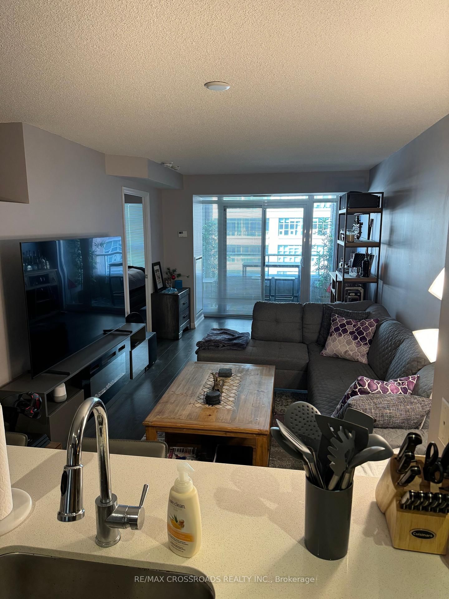 75 East Liberty St, unit 1008 for rent - image #3