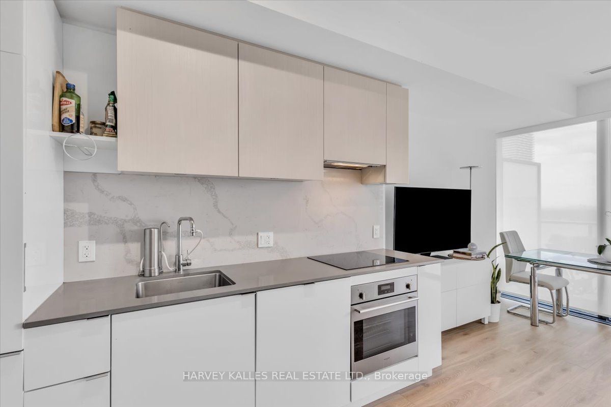 161 Roehampton Ave, unit 3301 for sale - image #25