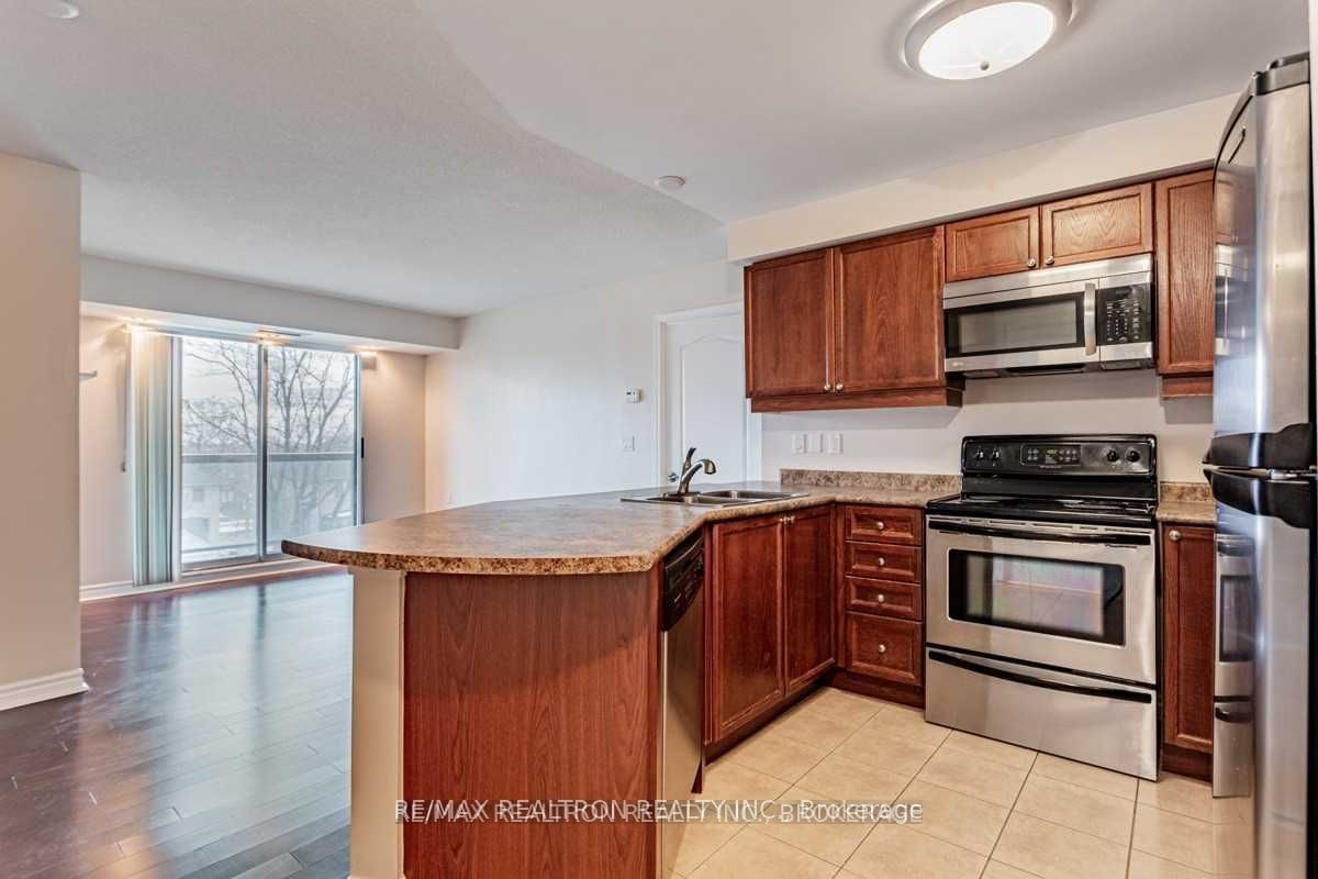 935 Sheppard Ave W, unit 304 for rent