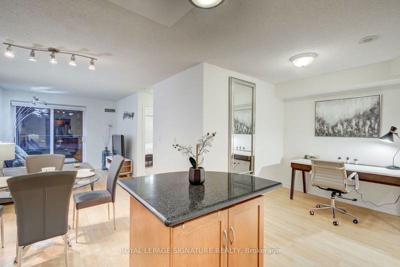 270 Wellington St W, unit 303 for rent - image #1