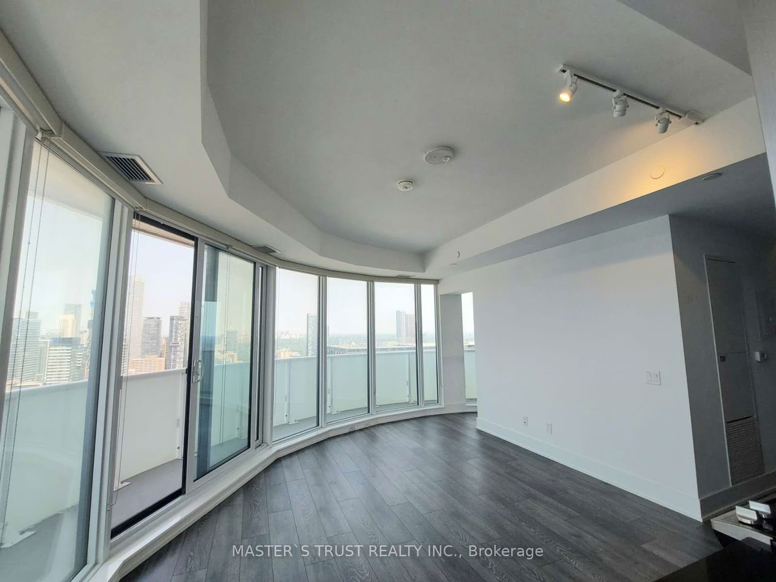 403 Church St, unit 4105 for rent - image #4