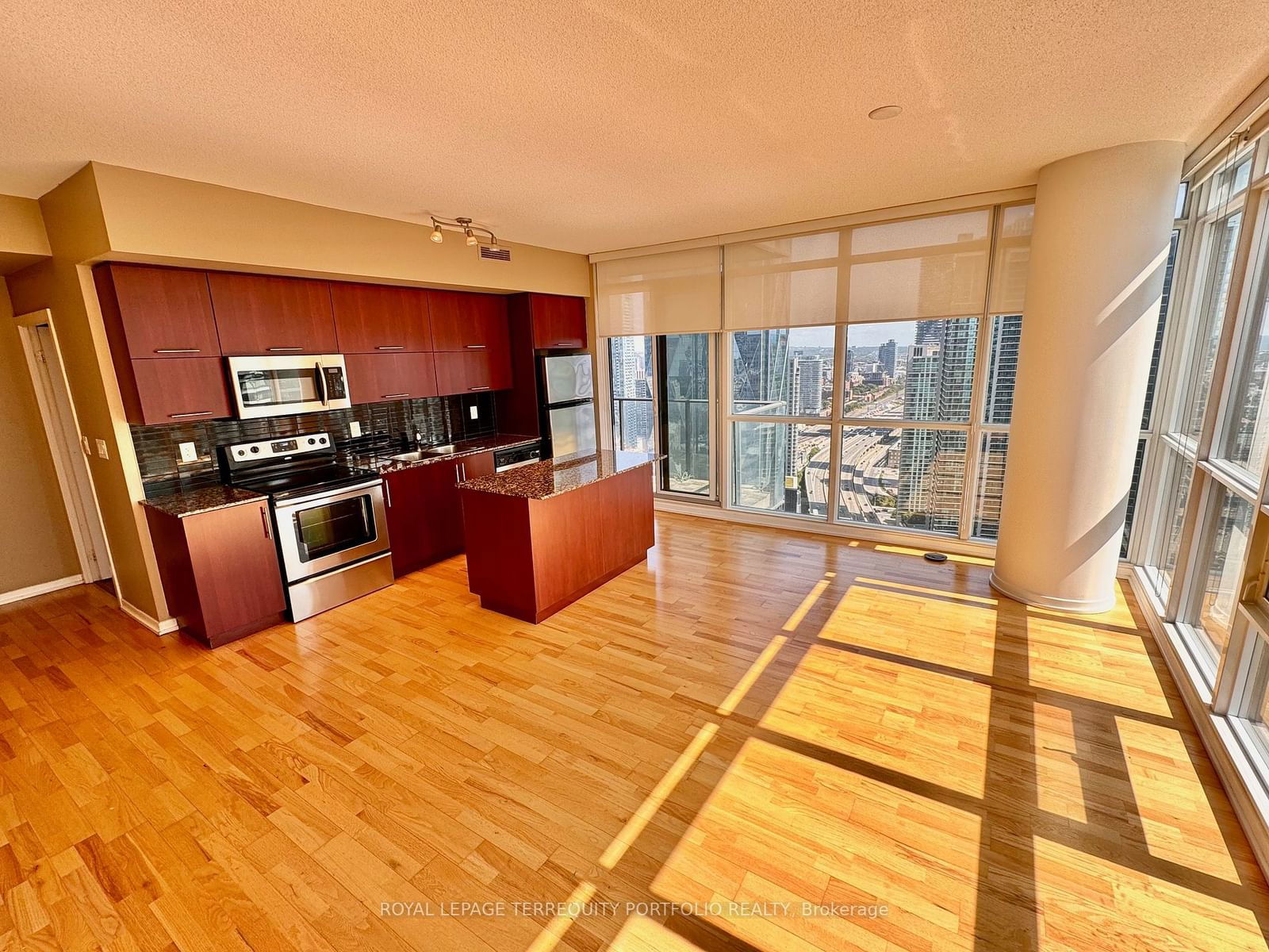 55 Bremner Blvd, unit 3907 for rent - image #2