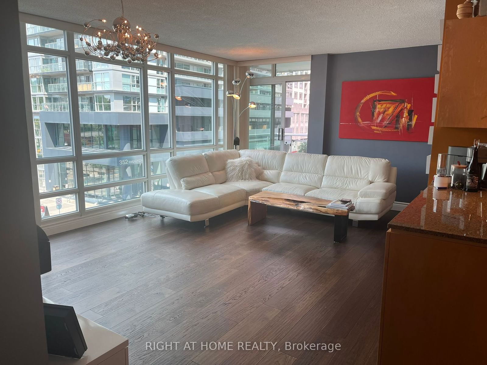 381 Front St W, unit 503 for rent - image #3