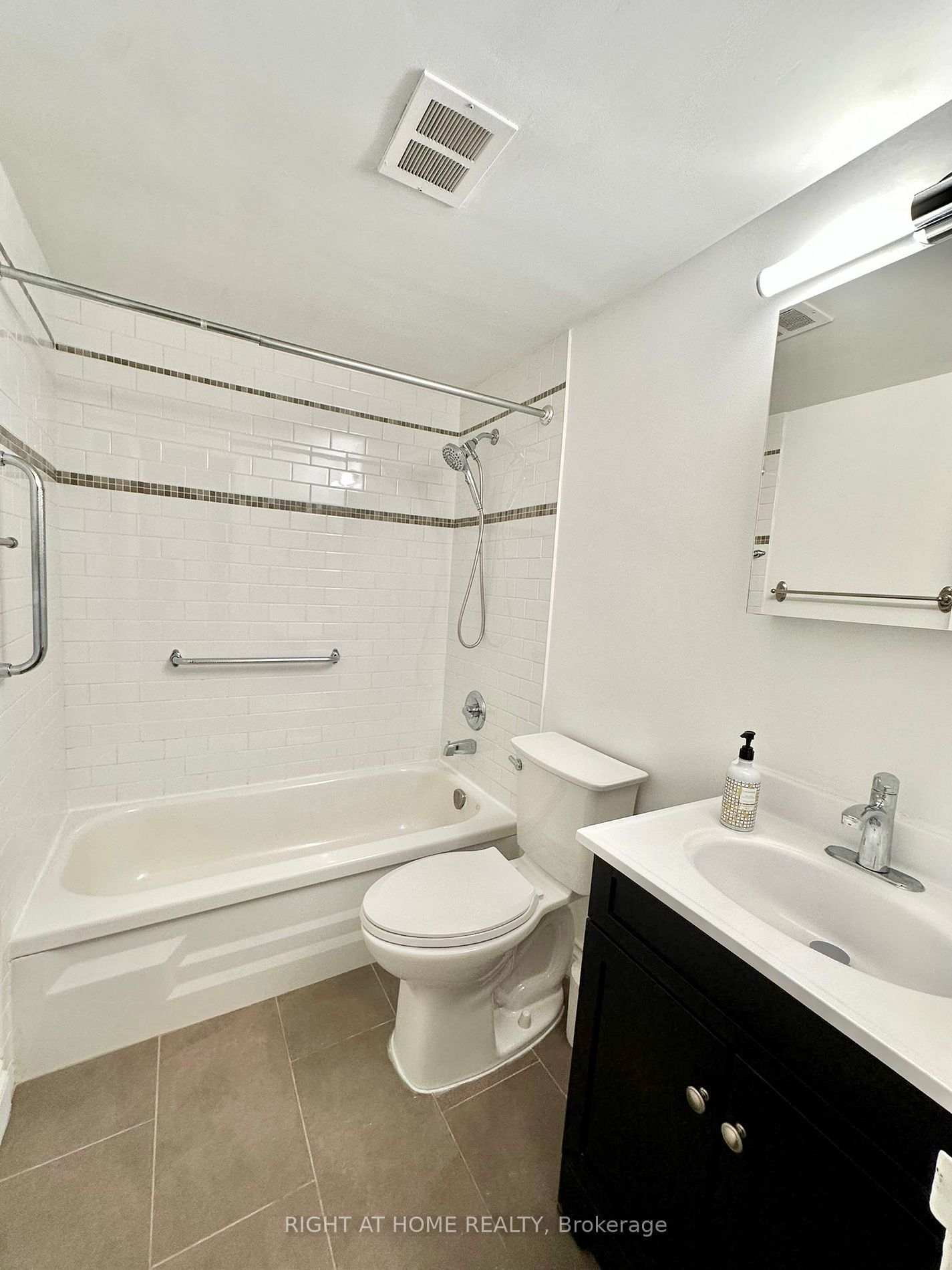 40 Homewood Ave, unit 909 for rent - image #18