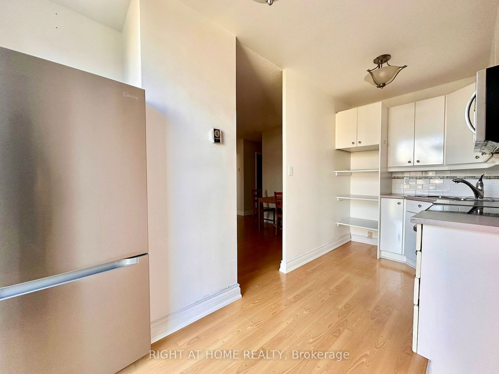 40 Homewood Ave, unit 909 for rent - image #5