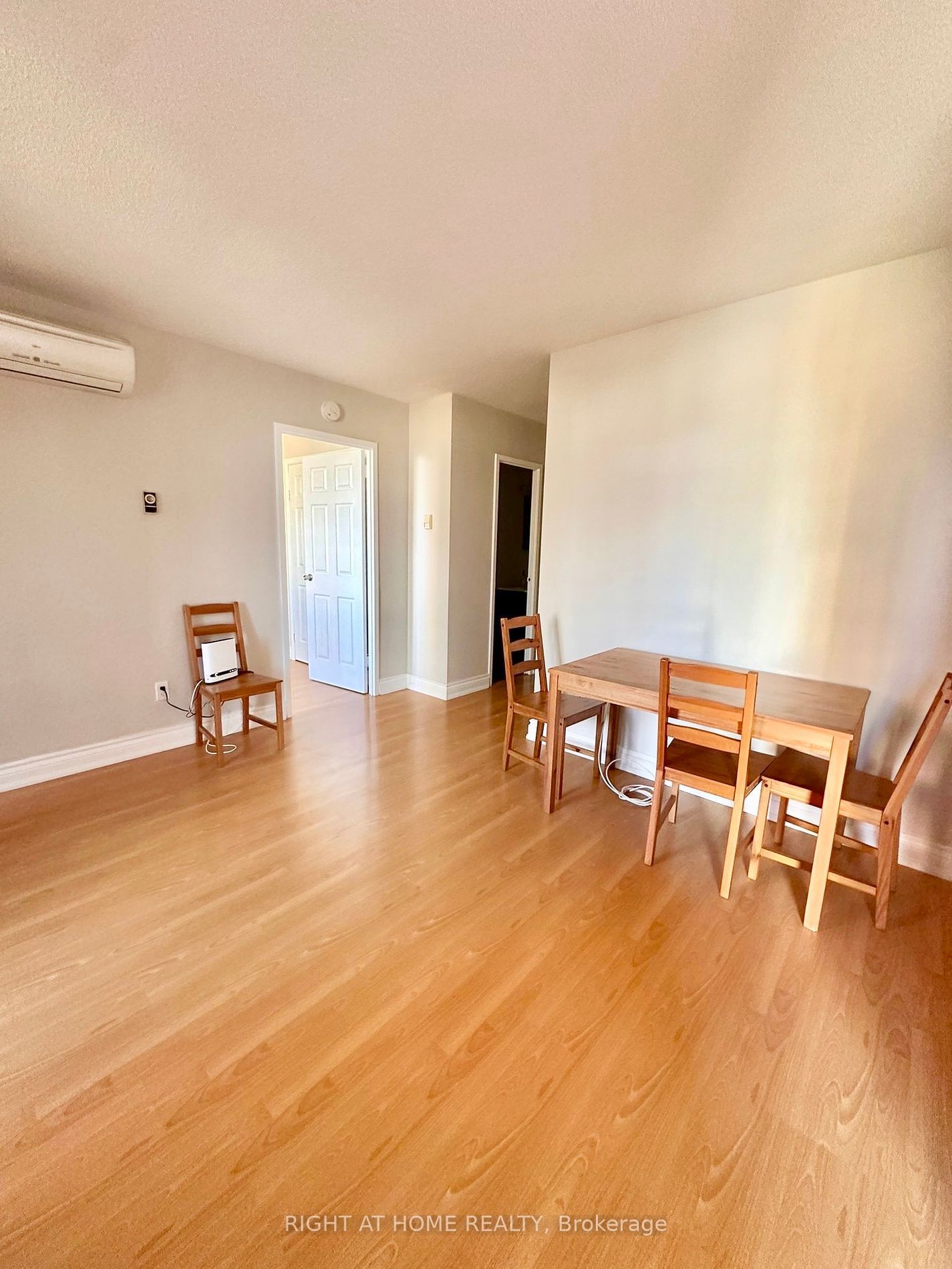 40 Homewood Ave, unit 909 for rent - image #6