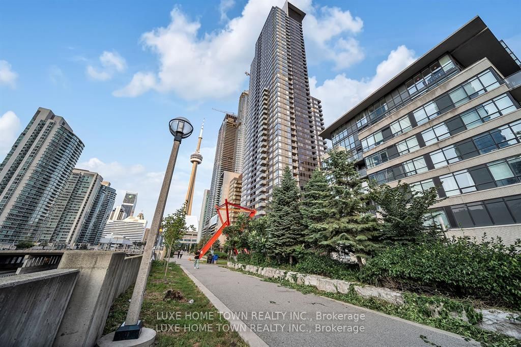 4K Spadina Ave, unit 711 for sale