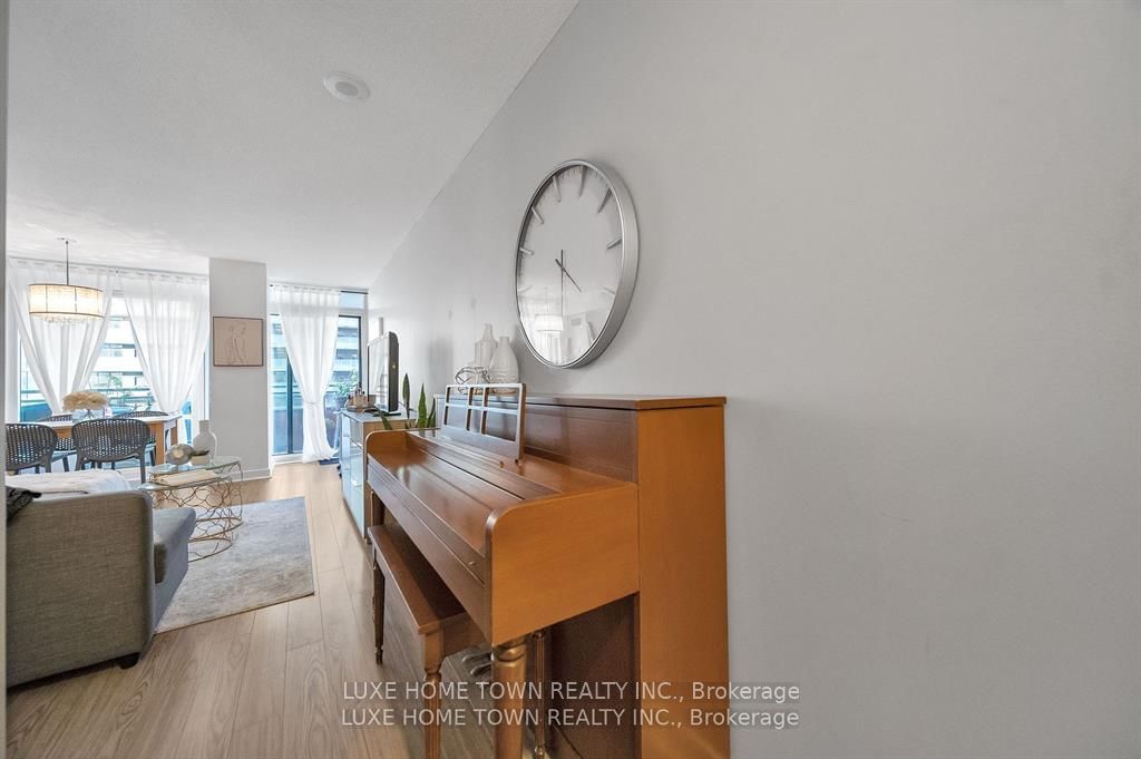 4K Spadina Ave, unit 711 for sale