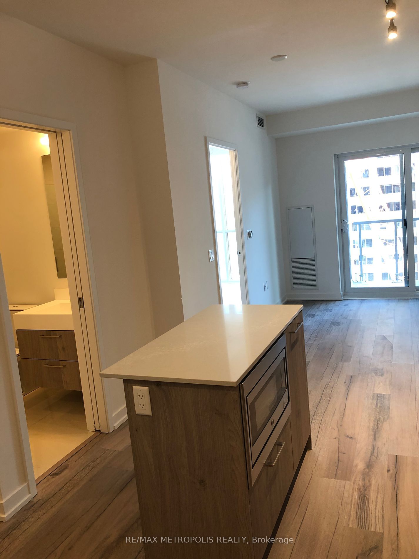 1 Yorkville Ave, unit 912 for rent