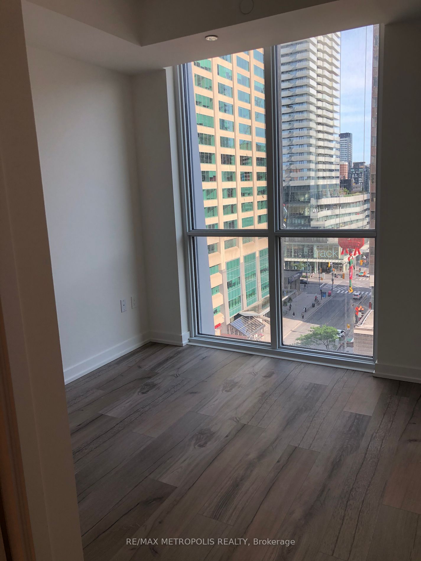 1 Yorkville Ave, unit 912 for rent