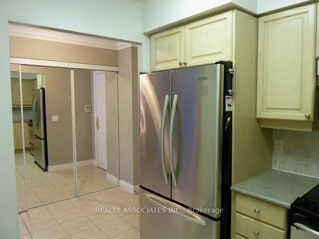 880 Grandview Way, unit 801 for rent - image #6