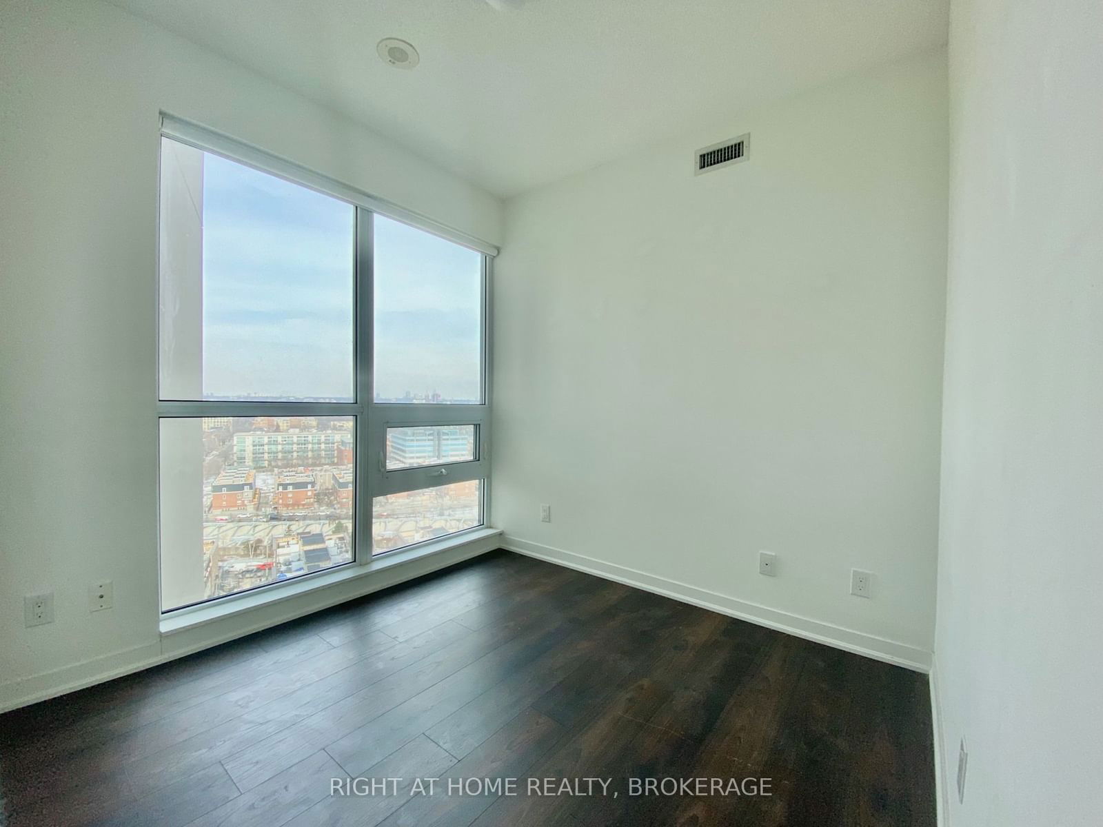 51 East Liberty St, unit 1504 for rent - image #3