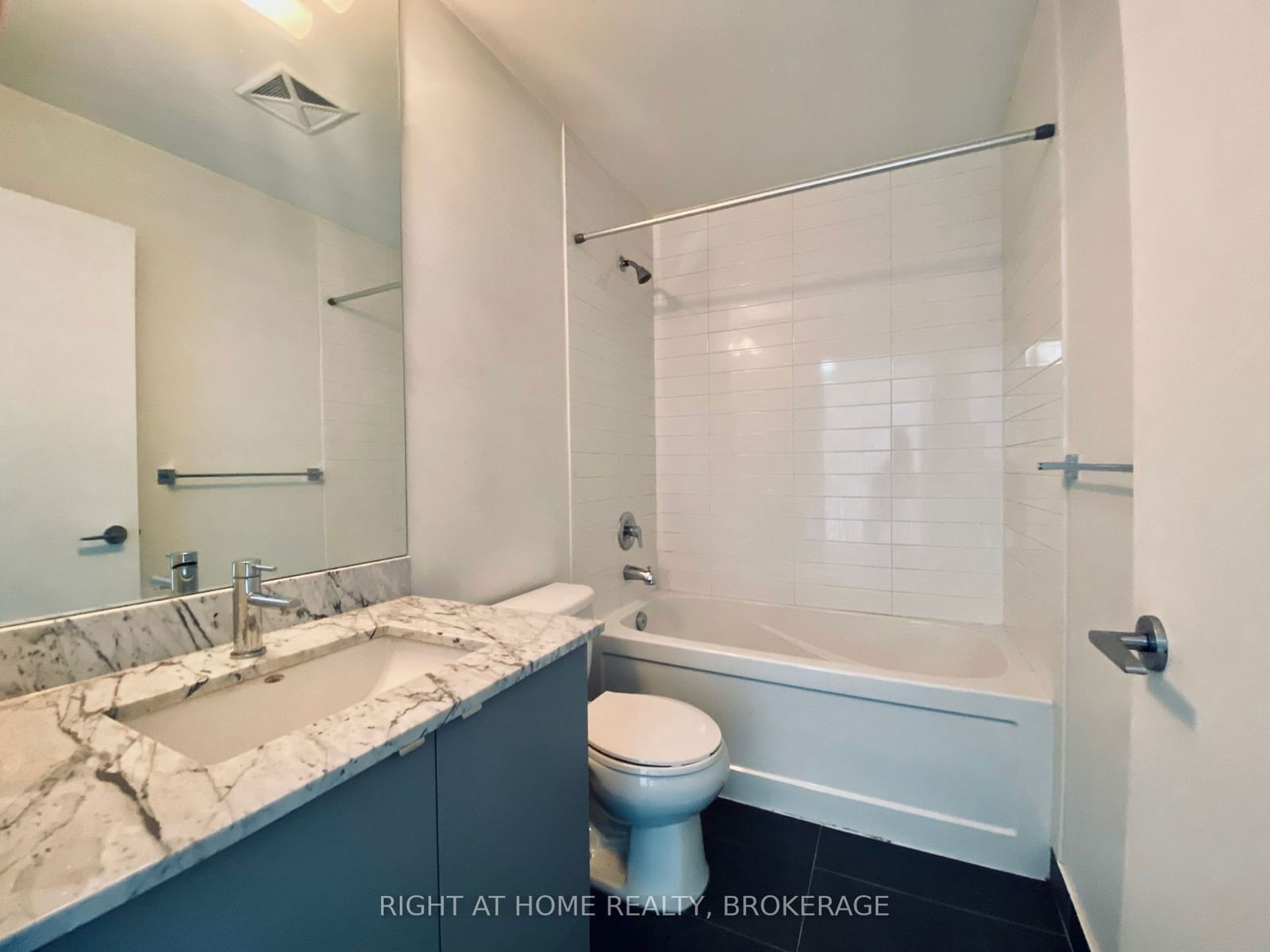 51 East Liberty St, unit 1504 for rent - image #4