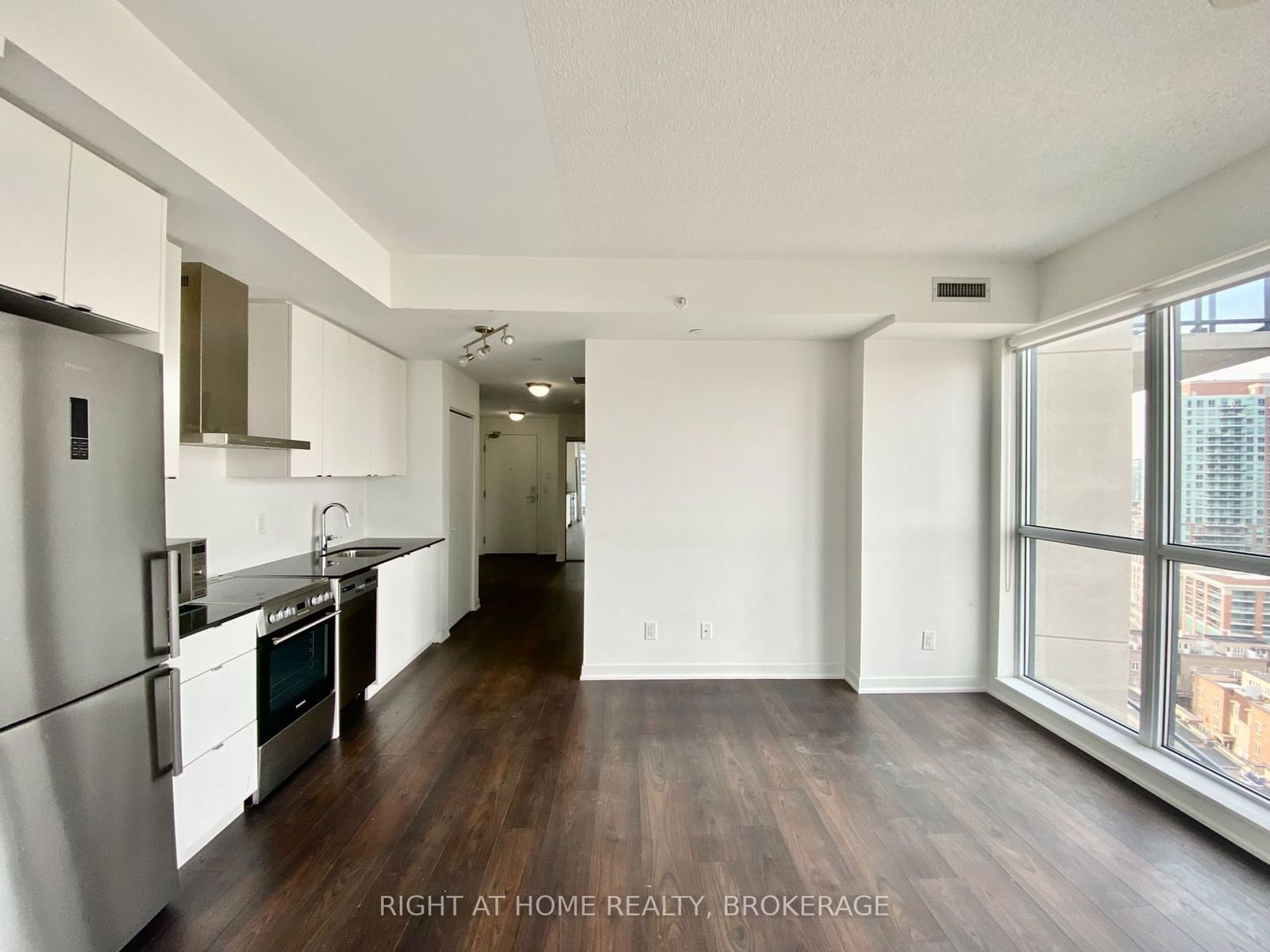 51 East Liberty St, unit 1504 for rent - image #6