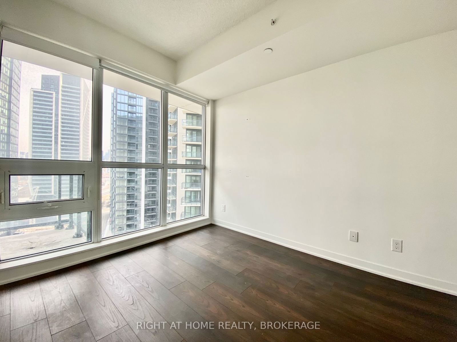 51 East Liberty St, unit 1504 for rent - image #8