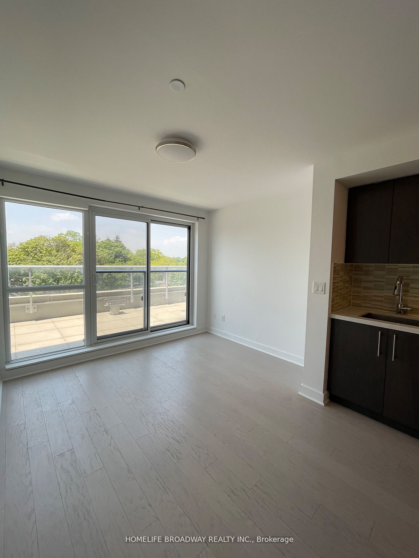 58 Orchard View Blvd, unit 416 for sale - image #3