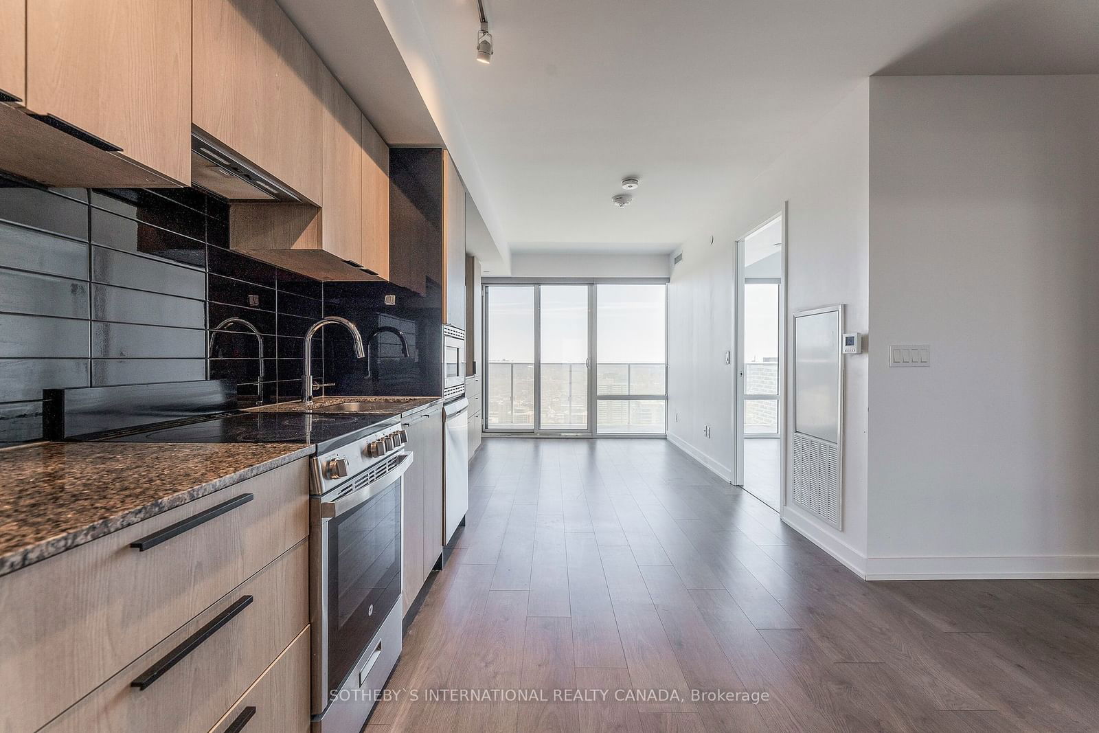 501 yonge St, unit 3807 for sale