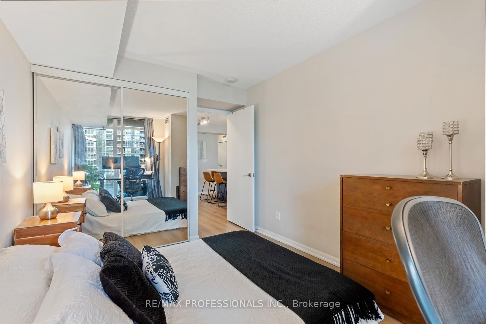 209 Fort York Blvd, unit 585 for sale - image #11