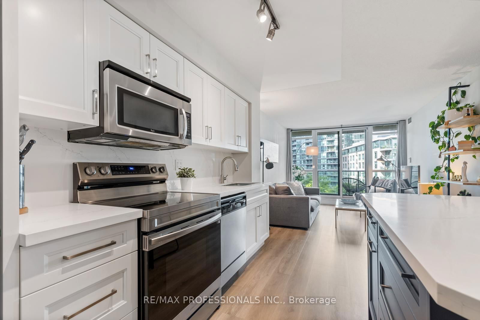 209 Fort York Blvd, unit 585 for sale - image #2