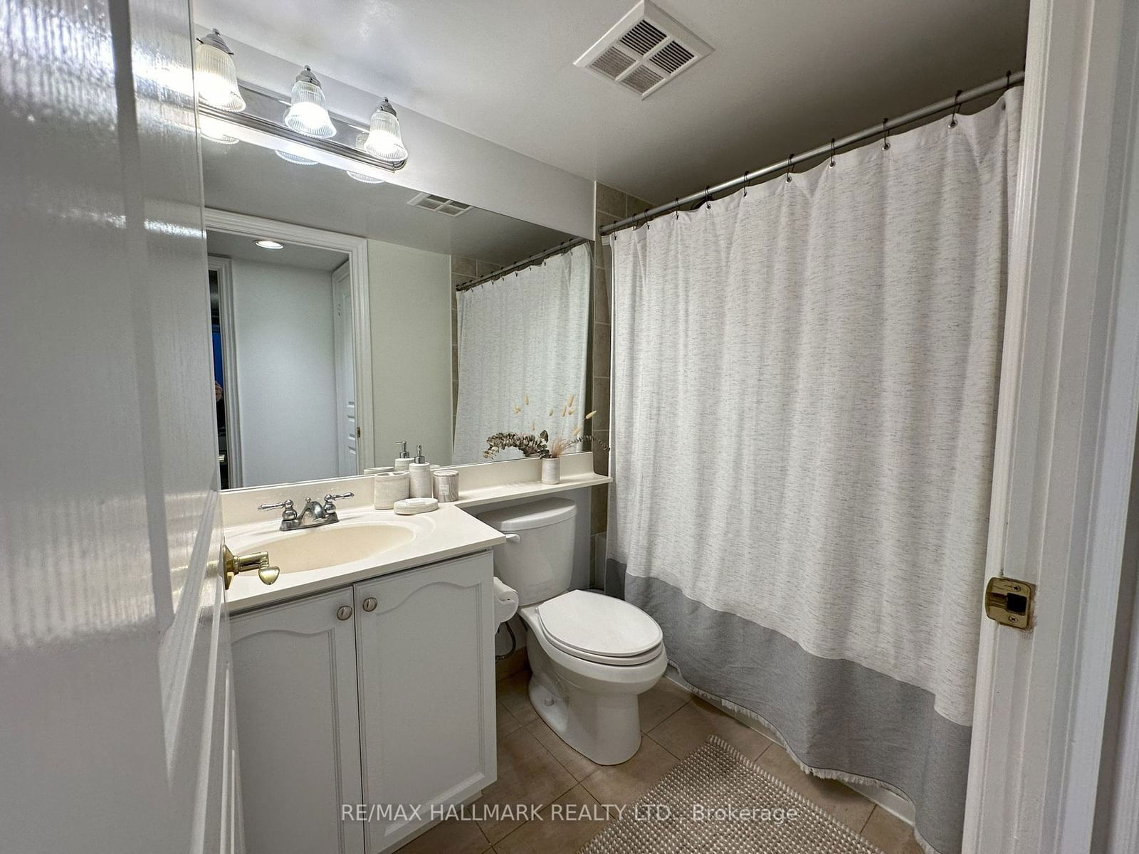 10 Northtown Way, unit 2414 for rent - image #7