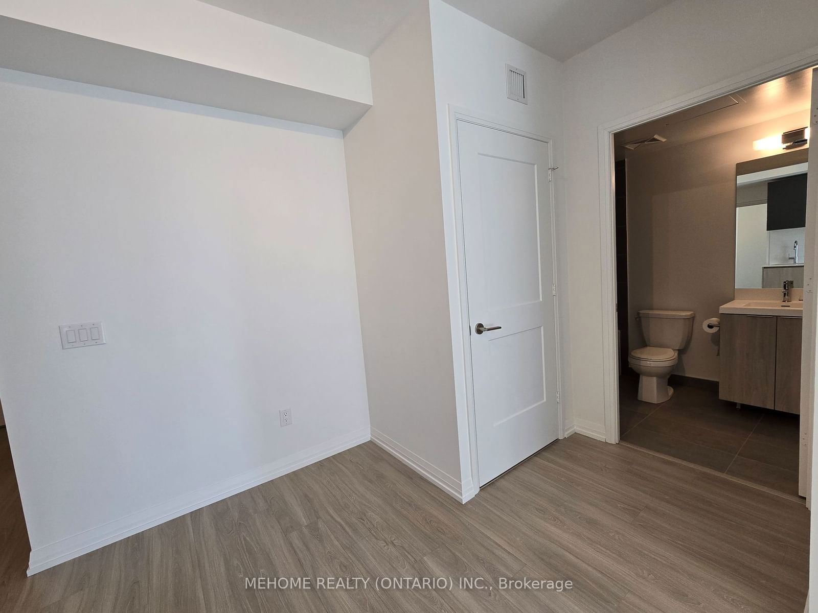 28 widmer St, unit 3920 for rent - image #10