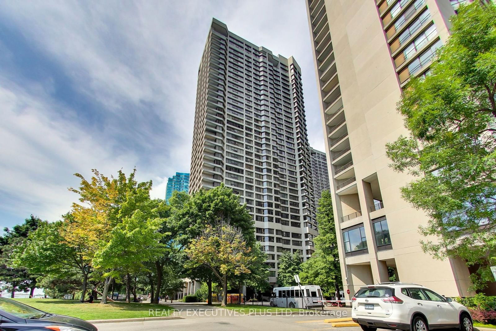 65 Harbour Sq, unit 807 for sale - image #38