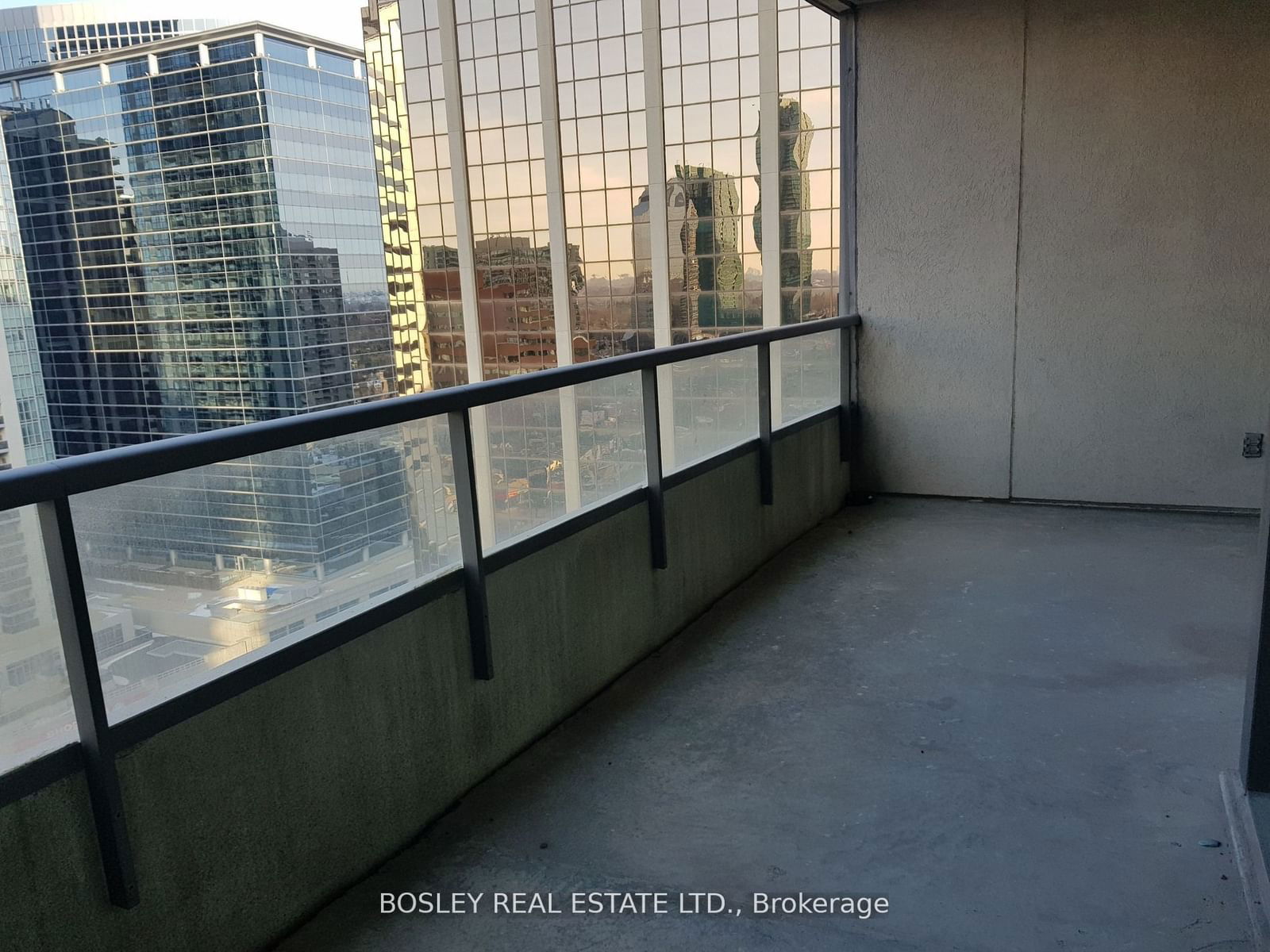 23 Hollywood Ave, unit 2101 for rent